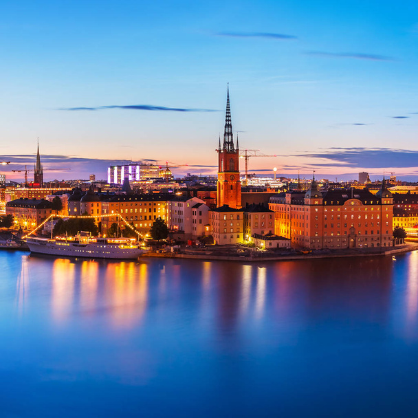 Scenic summer evening panorama of the Old Town (Gamla Stan) architecture pier in Stockholm, Sweden - Foto, Imagem