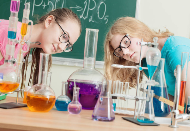 two girls doing chemical experiments - Valokuva, kuva