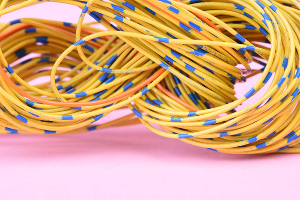 Close-up van elektrische kabels - Foto, afbeelding