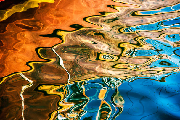 Reflection on the surface of the water - Φωτογραφία, εικόνα