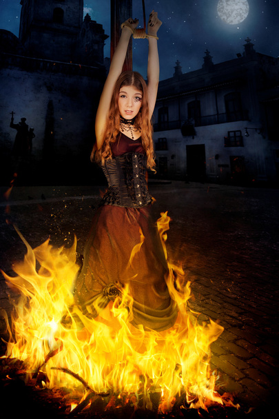 queimar a bruxa
 - Foto, Imagem