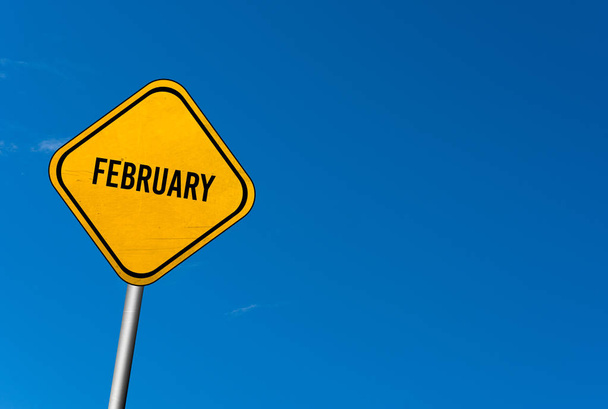 Febbraio - cartello giallo con cielo blu
 - Foto, immagini