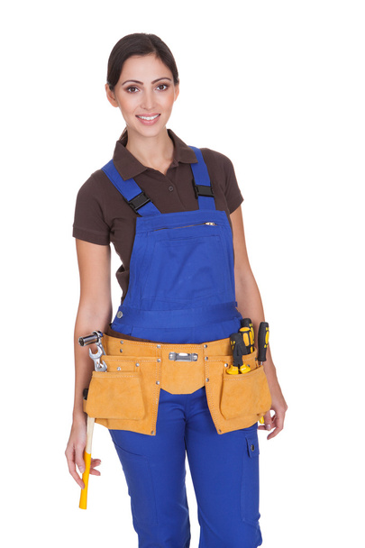 toolbelt を持つ女性の建設労働者 - 写真・画像
