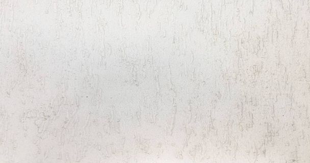 Grungy bemalte Wandstruktur als Hintergrund. Rissige Betonböden, alte, weiß gestrichene Wände. Hintergrund: Malerei - Foto, Bild
