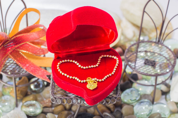 Pulsera Corazón de Oro Love Jewelry Concepto natural, fresco y cómodo. Estilo mínimo
 - Foto, imagen