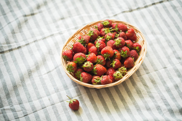 close-up of strawberries in a basket on table - Foto, Imagem
