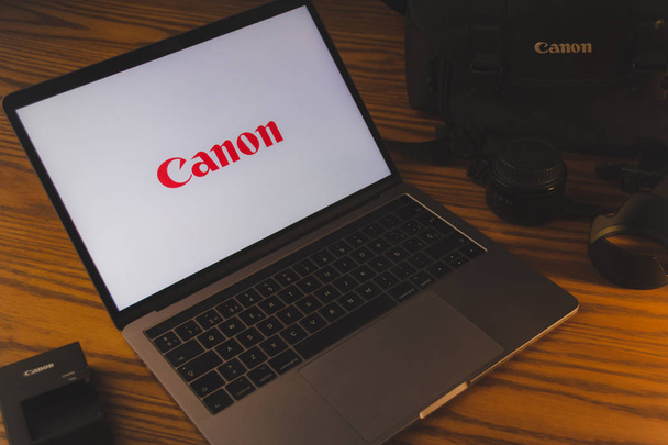 Dallas, Texas/ United States - 06/7/2018: (Photograph of the Canon  logo on computer screen) - Foto, Bild