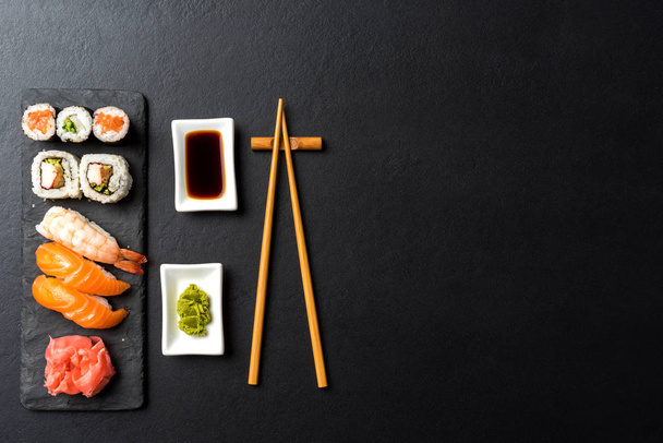 Japanese sushi. Top view - Foto, afbeelding
