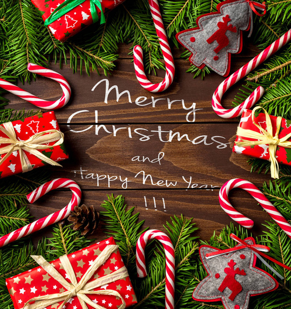 Christmas wishes with decoration on an old wooden plank. - Foto, afbeelding