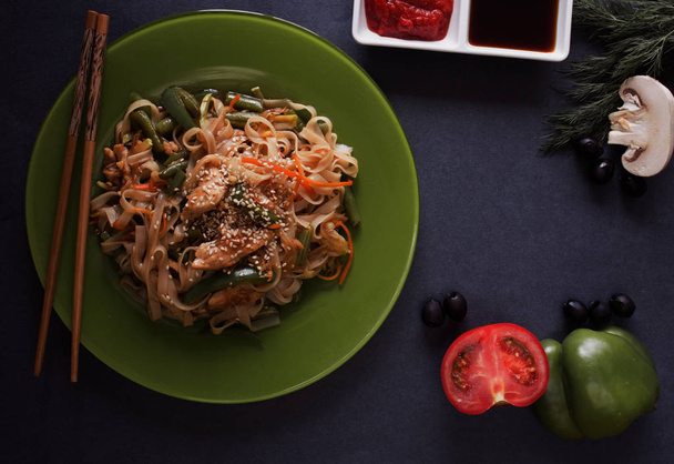 rice noodles and vegetables on table - Foto, afbeelding