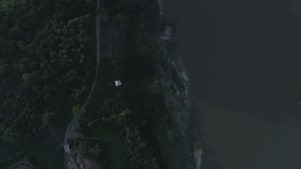 Вид с воздуха на реку Меконг между Чианг Кхонг, небольшим городком в провинции Чианг Рай, Северный Таиланд и Хуай Шай, столицей провинции Бокео.
 - Кадры, видео