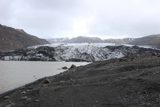 Solheimajokull egy gleccser Izland déli területén, a vulkánok Katla és Eijafjallajokkull között. Része a nagyobb gleccser Myrdalsjokull, Solheimajokull egy neves és népszerű idegenforgalmi célpont - Fotó, kép