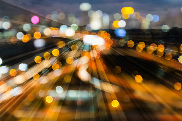 Tren pista borrosa luz ciudad centro vista nocturna, fondo abstracto
 - Foto, imagen