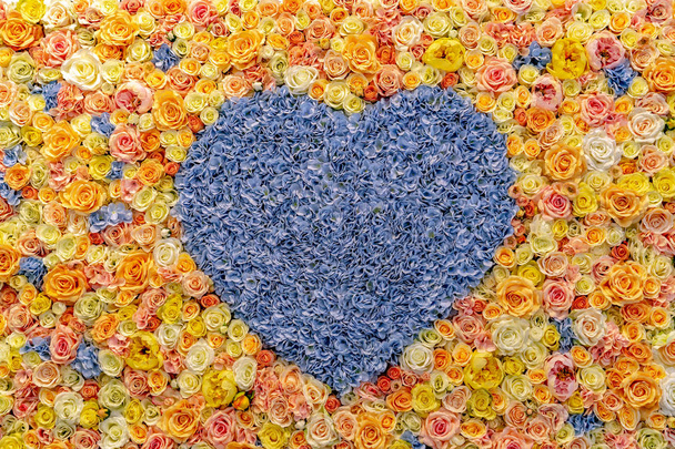 composizione floreale a forma di San Valentino Hearth
  - Foto, immagini