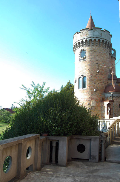 külső Bory vár a torony és a kő kerítés - Fotó, kép