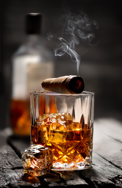 Cigar on a glass - Photo, Image