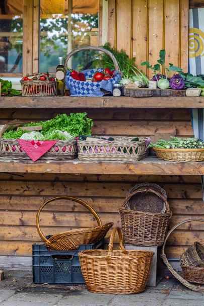 Sklep warzywny ogród w ogrodzie społeczności lokalnej w mieście - Zdjęcie, obraz