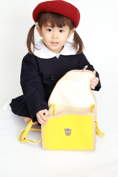 Japonky ve školce jednotné (3 roky starý) (vysoký úhel) (bílá zadní) - Fotografie, Obrázek