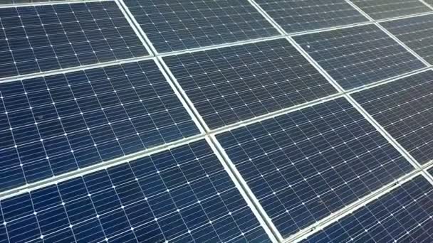 Solar panels. Power station. Blue solar panels. Alternative source of electricity. Solar farm. Source of ecological renewable energy. - Filmagem, Vídeo