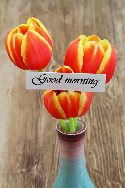 Bom dia cartão com tulipas vermelhas e amarelas em vaso
 - Foto, Imagem