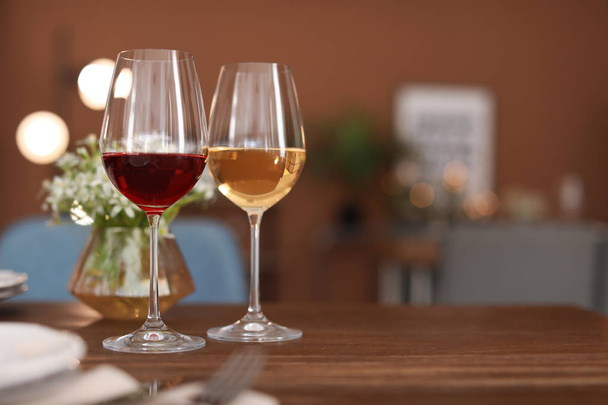 Glasses with tasty wine on table in restaurant - Фото, зображення