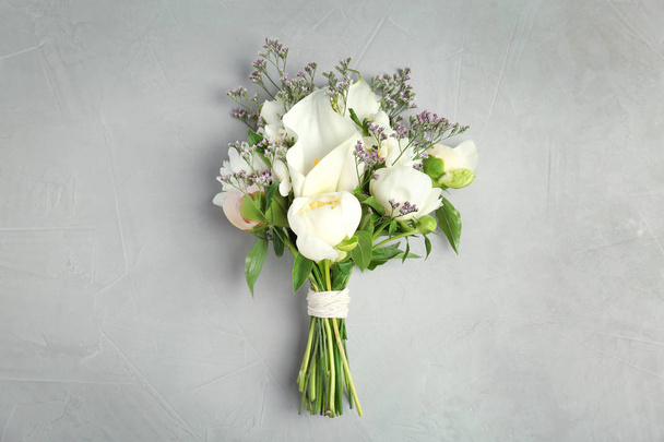 Bouquet of beautiful fragrant flowers on table - Foto, Imagem