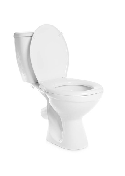 Nouveau bol de toilette en céramique sur fond blanc
 - Photo, image