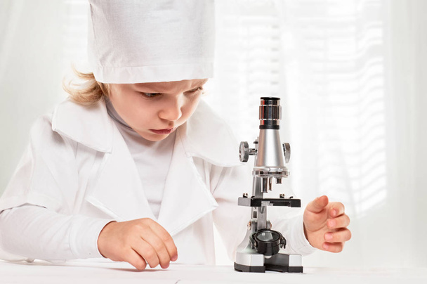 researcher Microscope Boy portrait - Foto, Imagen