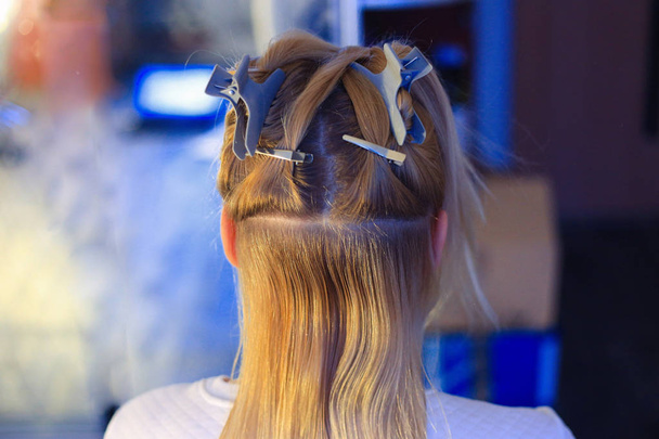 extensions de cheveux selon la technologie Hollywood pour une fille, ha
 - Photo, image