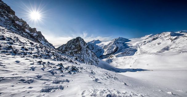 Stunning winter panorama in Tonale ski resort. View of Adamello and Presanella glaciers, Italian Alps, Europe.  - Foto, Imagen