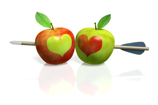 Manzana roja y verde con corazón atravesado por una flecha
 - Foto, Imagen