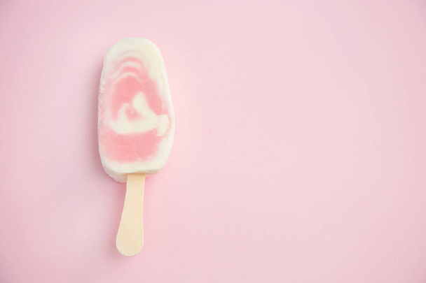 Berry sorbet and yogurt popsicle with raspberry on a pale pink background - Zdjęcie, obraz