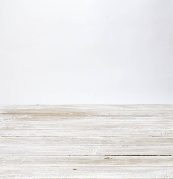 Beyaz boya kaplama ahşap çam panoları beyaz arka plan üzerinde izole boşaltmak arka plan kompozisyon - Fotoğraf, Görsel