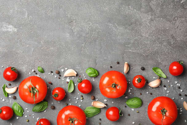 Flat lay composition with tomatoes, garlic and basil on grey background - Fotografie, Obrázek
