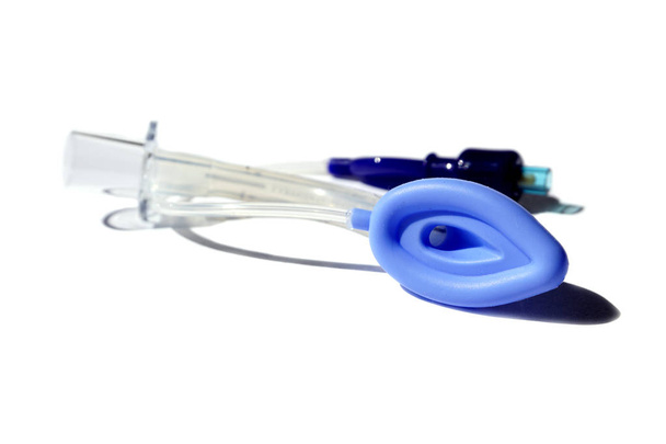 Děti dýchacích cest laryngeální maska pro lékařskou pomoc izolovaných na bílém pozadí - Fotografie, Obrázek