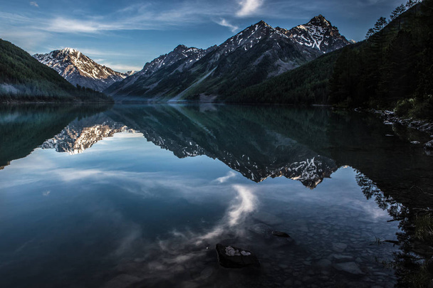 Kucherlinsky lake in Altai mountains in the evening in summer. - 写真・画像