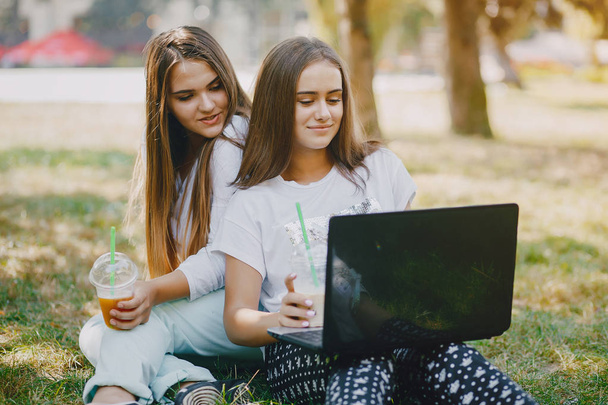 girls with a laptop - Foto, Imagem