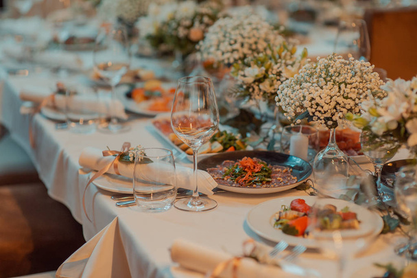 wedding table in the banquet hall   - Fotografie, Obrázek