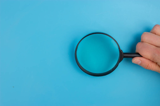 Magnifying Glass on blue background. copy space - Foto, Imagen