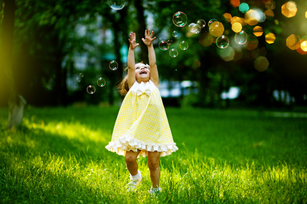 Девушка с пузырями
 - Фото, изображение