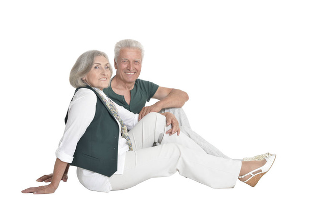 Po celé délce portrét starší pár představuje izolované na bílém pozadí - Fotografie, Obrázek