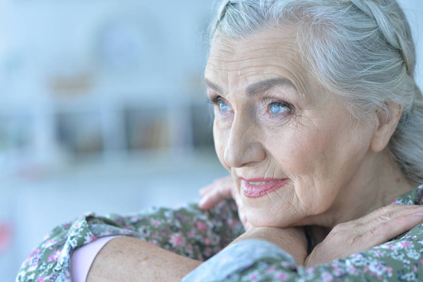 close up portrait of happy senior woman  at home - Foto, Bild