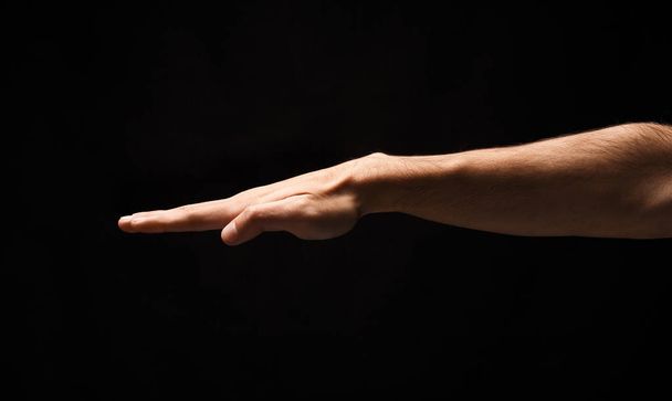 Сильна чоловіча рука на чорному ізольованому фоні
 - Фото, зображення