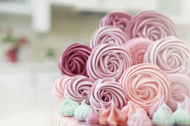 Szép ünnepi sütemény, keksz, a különböző krémek - Fotó, kép