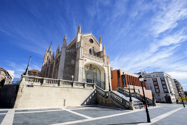 Monasterio San Jernimo el Real, San Jerónimo el Real, con Museo del Prado, Madrid, España
 - Foto, imagen