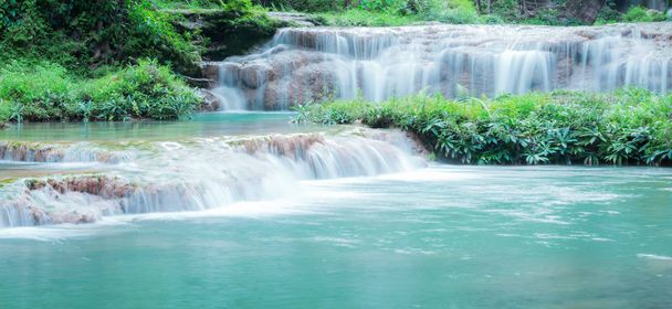 Водопад Танаван прекрасен Вода есть круглый год. Вода изумрудно-зеленая. Национальный парк Дойпху Нанг, Пхайяо, Таиланд. Водопад
 - Фото, изображение