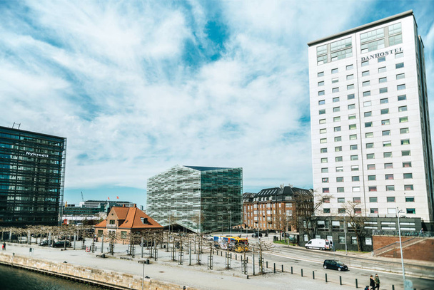 COPENHAGEN, DENMARK - MAY 5, 2018: urban scene with cloudy sky, city street and buildings in copenhagen, denmark - Фото, изображение
