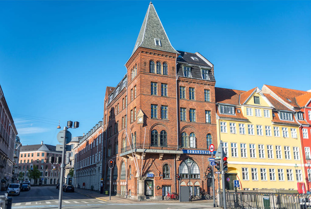 COPENHAGEN, DENMARK - MAY 5, 2018: urban scene with city street and colorful buildings in copenhagen, denmark - Фото, зображення
