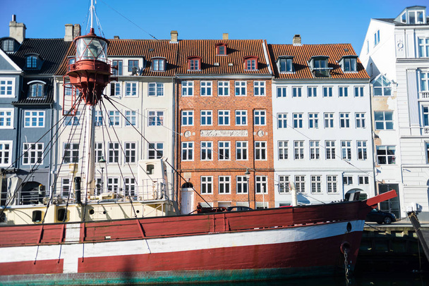 COPENHAGEN, DENMARK - 06 MAY, 2018: Nyhavn pier with color buildings and boats in the Old Town of Copenhagen, Denmark   - Foto, afbeelding
