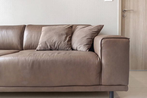 крупним планом коричневий диван
 - Фото, зображення